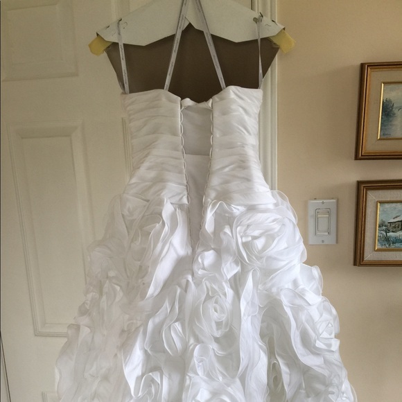 T-length wedding dress with Rosette details - Picture 2 of 4